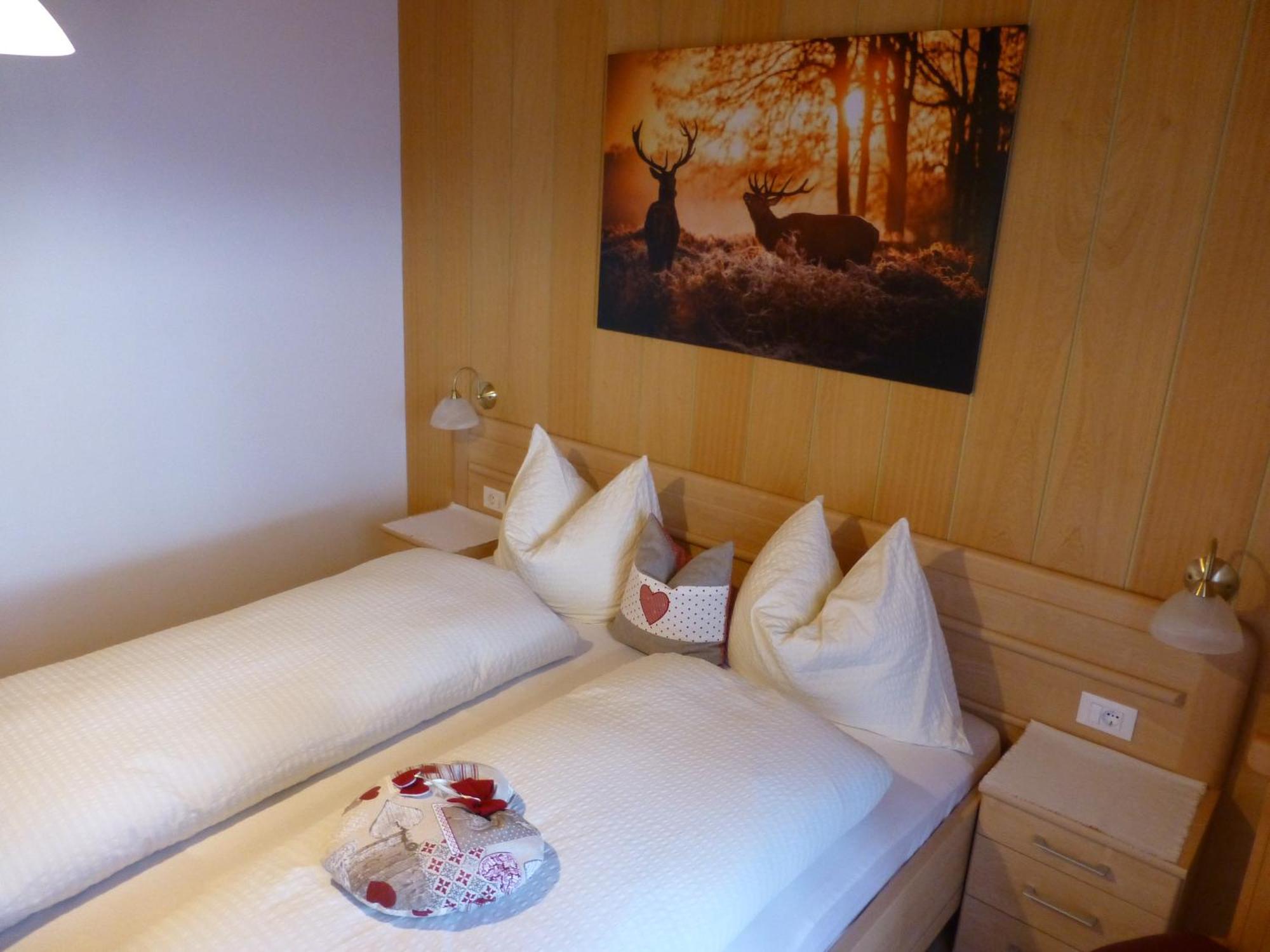 Bed and Breakfast Garni Helfer Dobbiaco Exterior foto